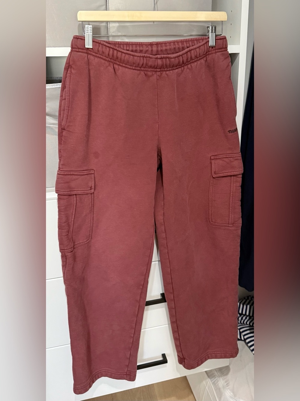 Aritzia TNA Women’s Cargo Sweatpants in Dark Maroon, Size M